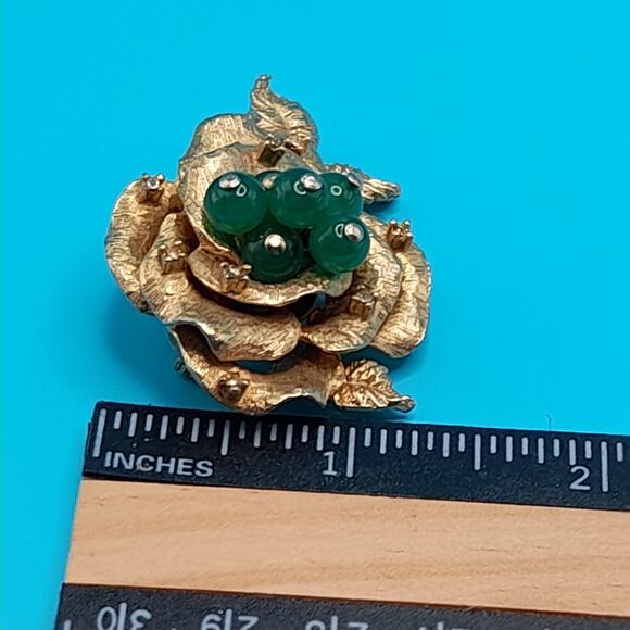 Vintage Gold Tone Rose Brooch, Green Lucite Beads Center, 2 Inches, Mid-Century - Picture 7 of 11